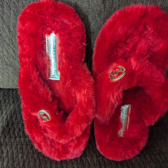 Micheal Kors red fluffy slippers - Picture 3 of 3
